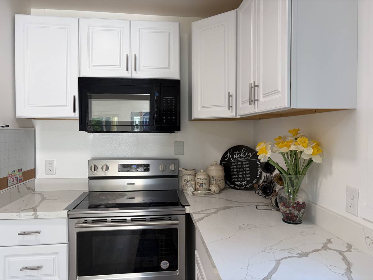 Kitchen at Serene Lynnwood