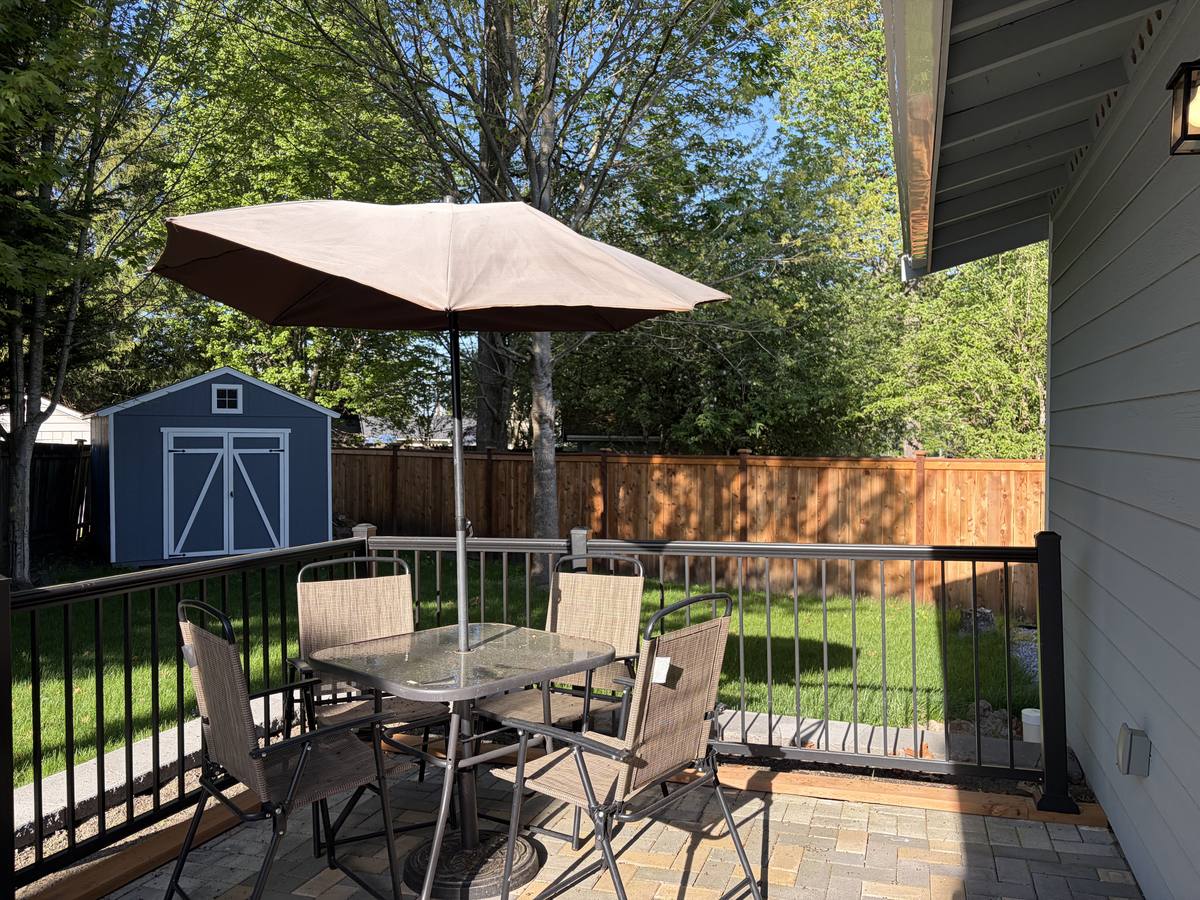 Back Deck & Garden at Serene Lynnwood