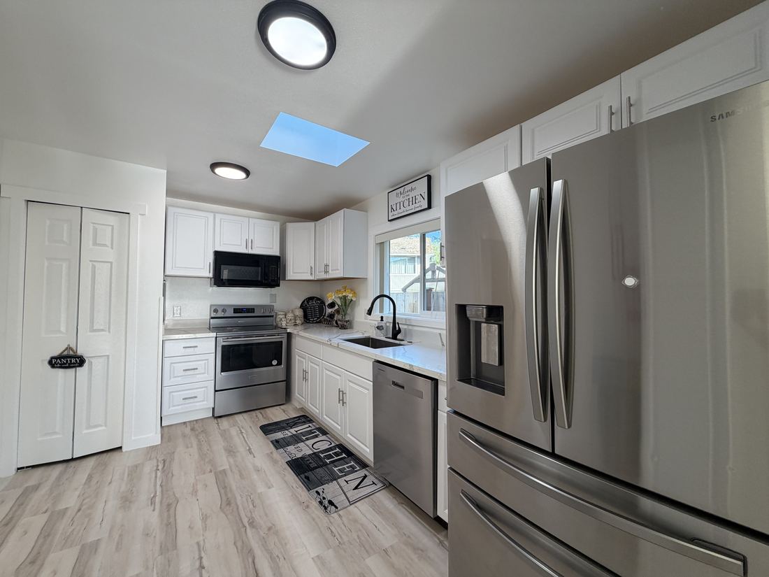 Kitchen at Serene Lynnwood
